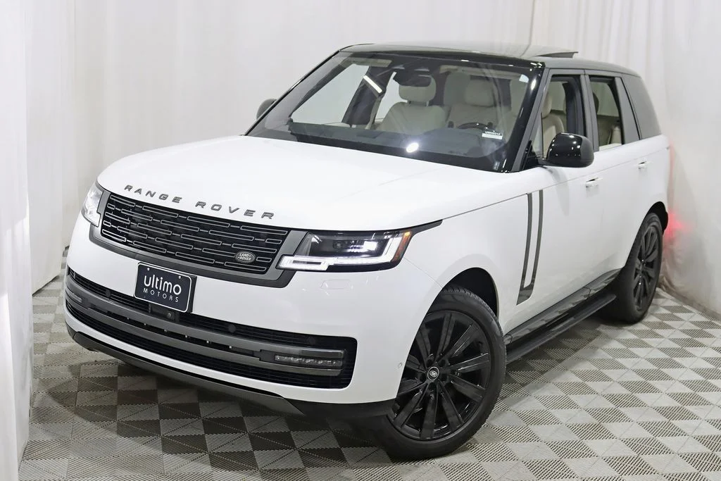 Used 2023 White Land Rover SE image 5