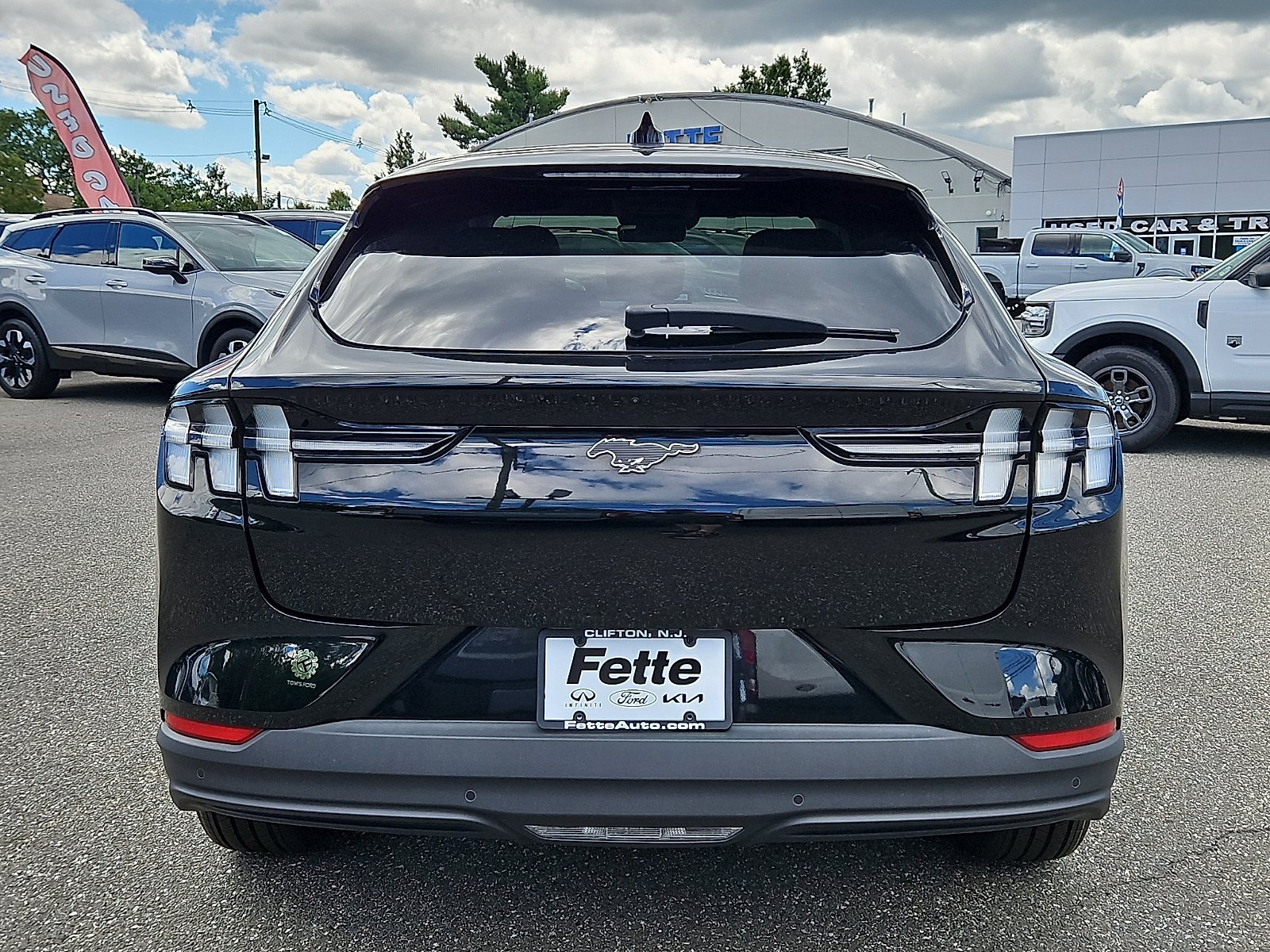 Used 2024 Shadow Black Ford Select image 5