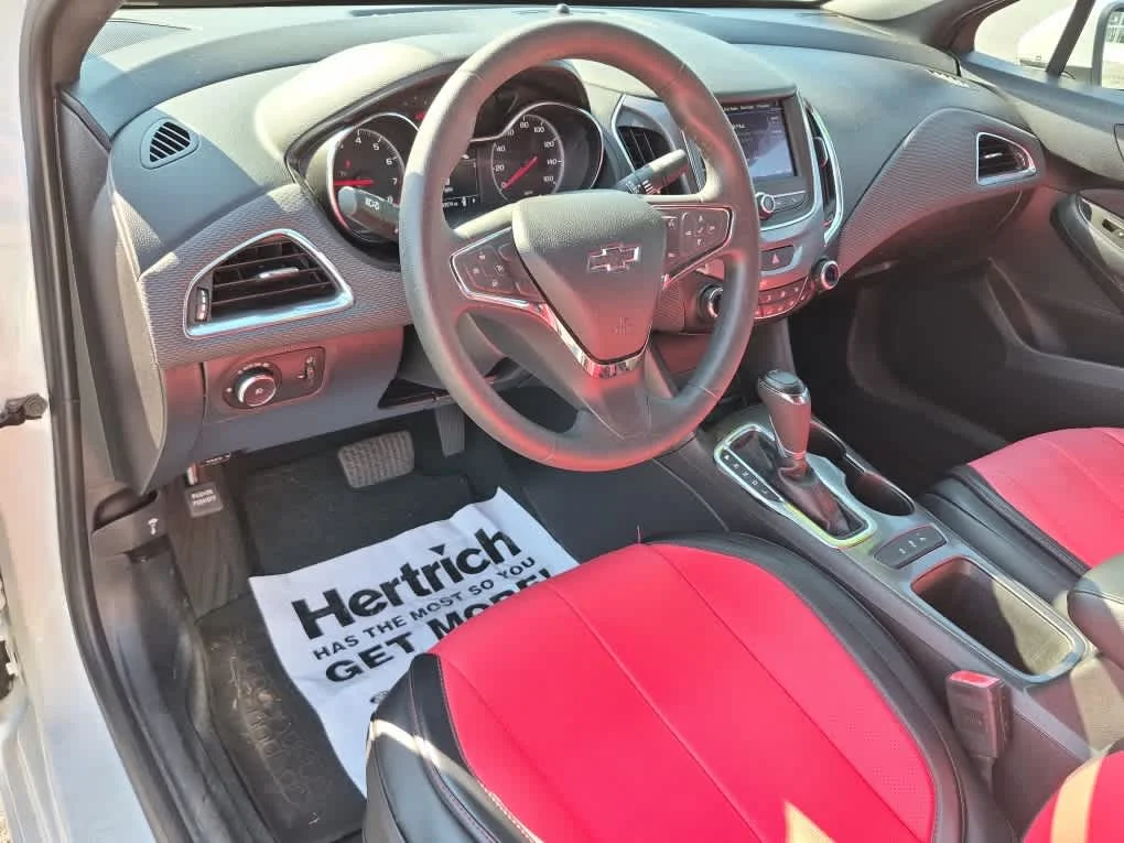 Used 2019 Summit White Chevrolet LT image 11