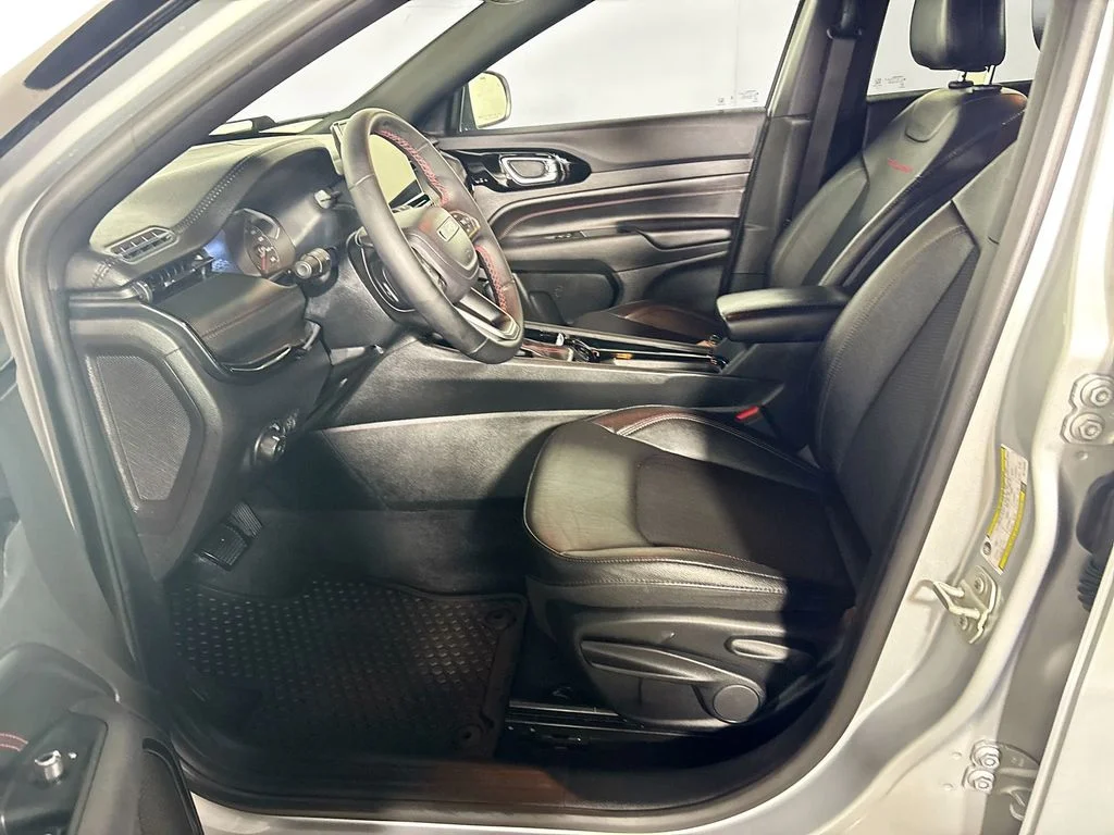 Used 2024 Silver Jeep Trailhawk image 11