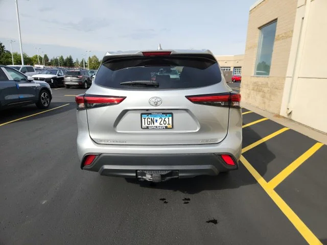 Certified Used 2022 Silver Toyota XLE image 3