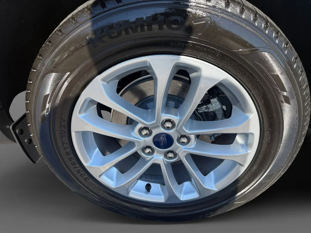Used 2022 Gray Ford SE image 8