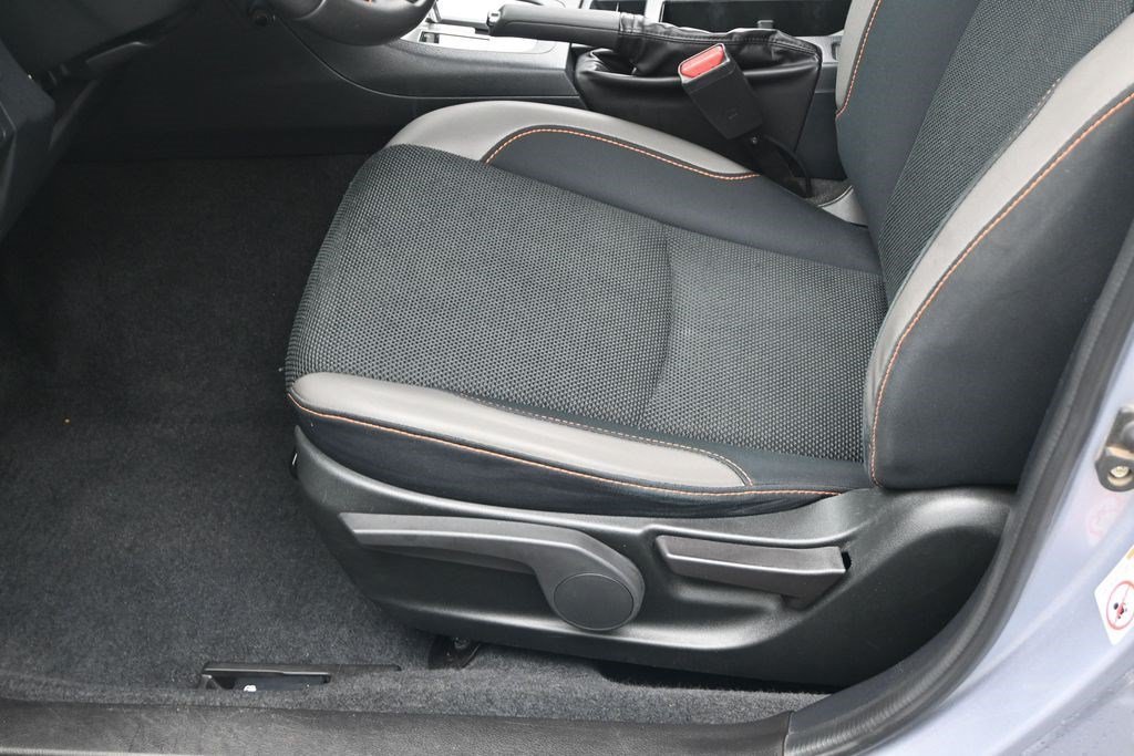 Used 2017 Ice Silver Metallic Subaru Premium image 12
