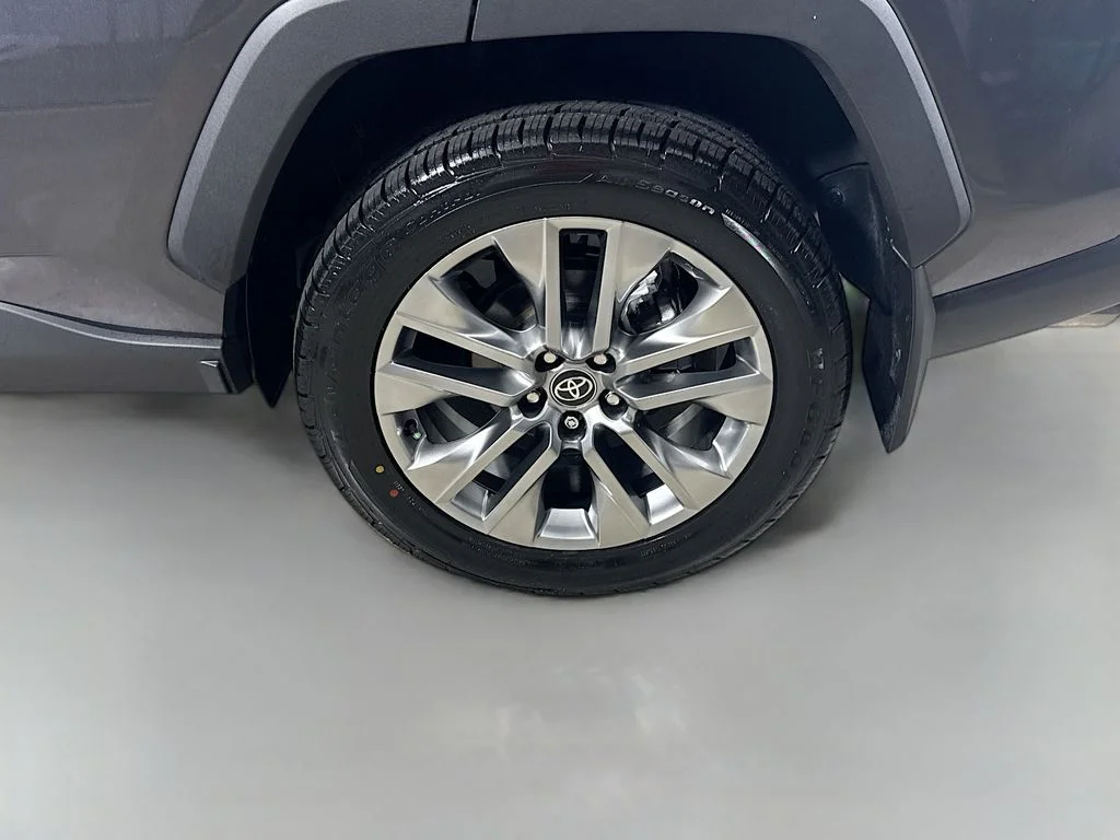 Used 2024 Magnetic Gray Metallic Toyota XLE Premium image 9