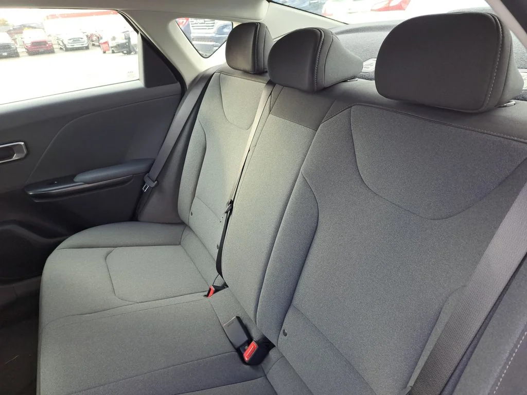 New 2025 White Kia LXS image 17