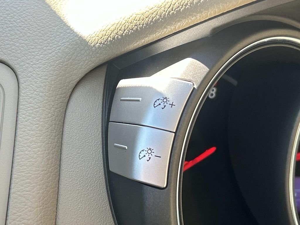 Used 2014 White Nissan SV image 22