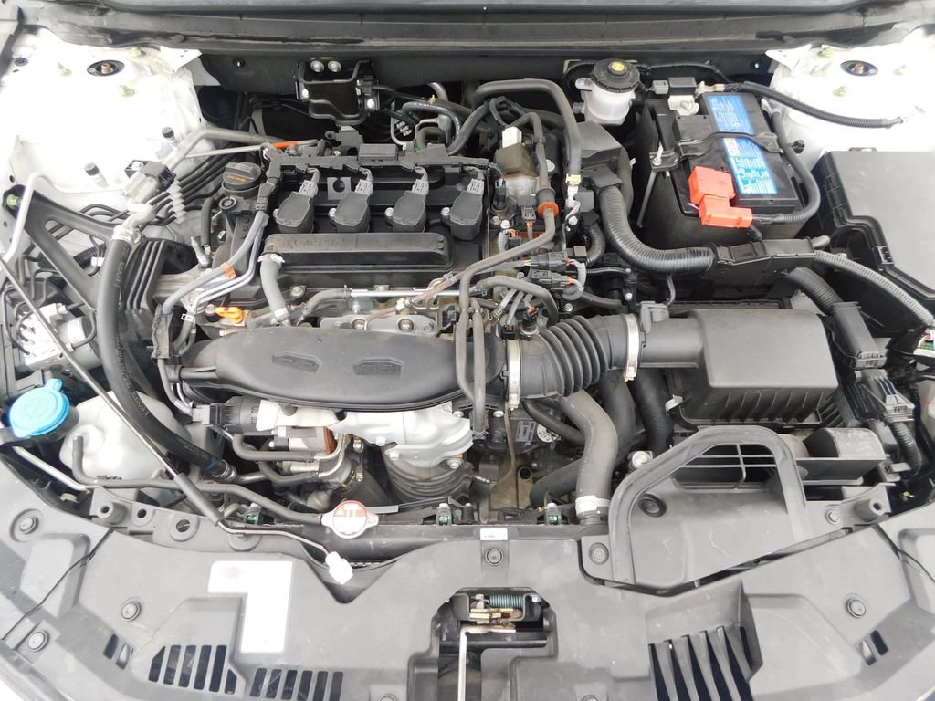 Used 2025 White Honda SE image 34