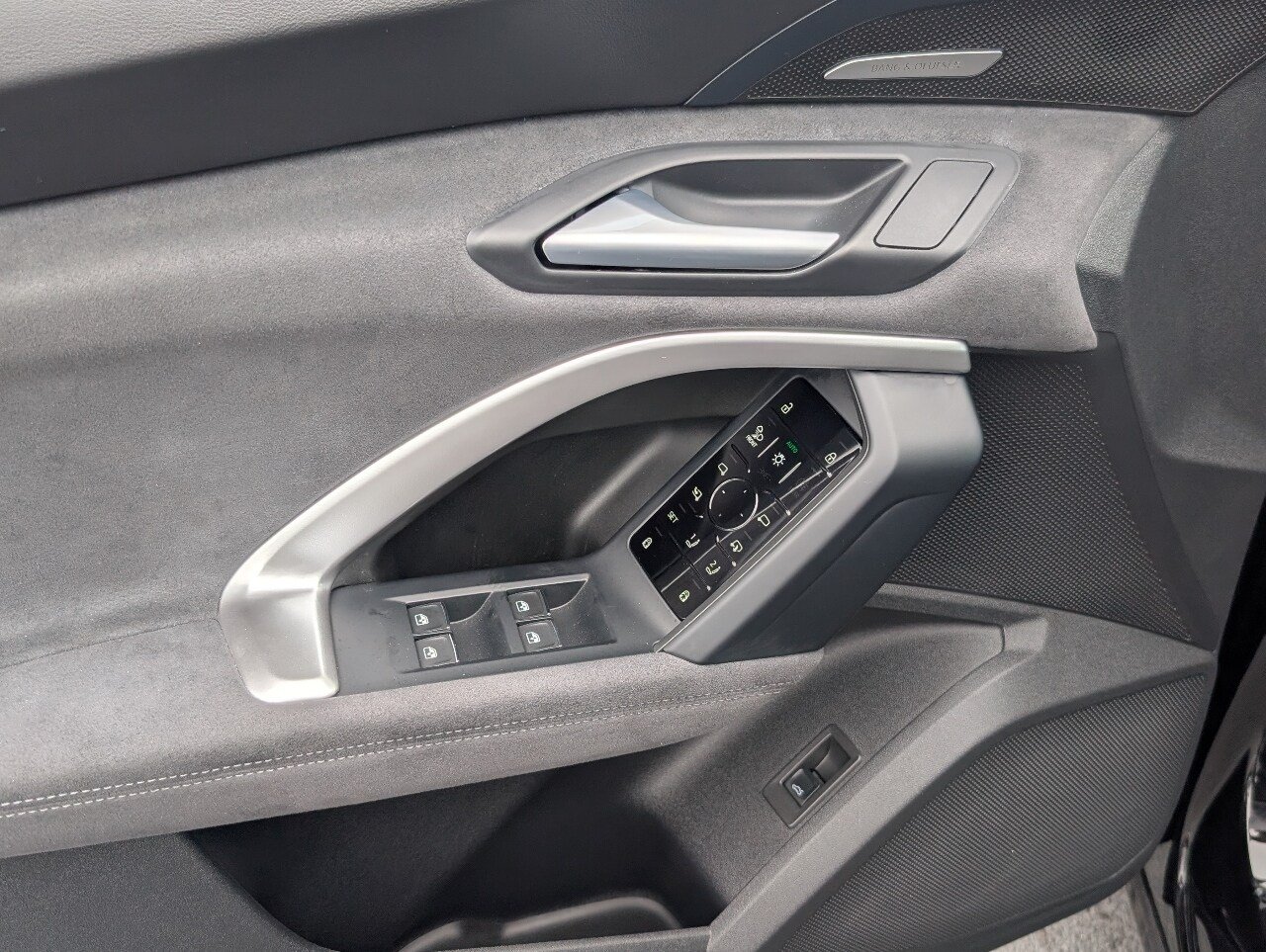 New 2026 Mythos Black Audi 3.0T Premium image 9