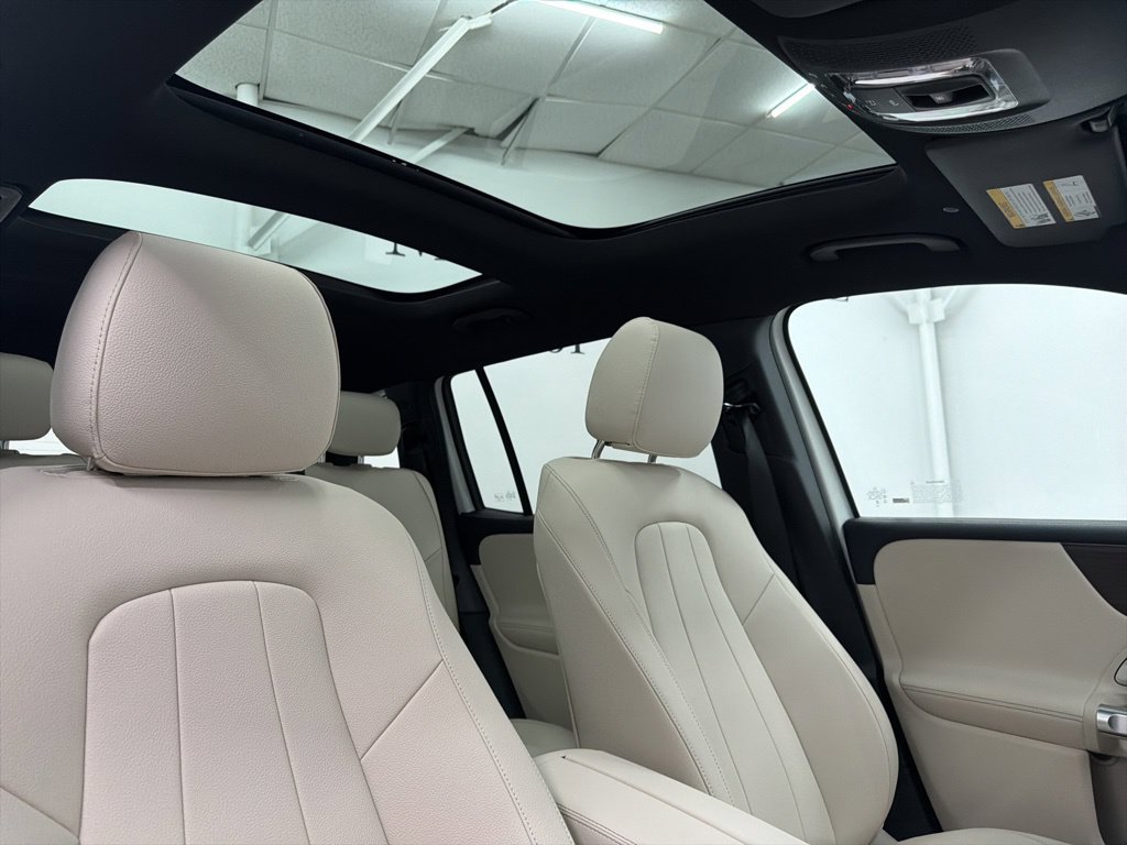 Used 2026 White Mercedes-Benz GLB 250 image 28