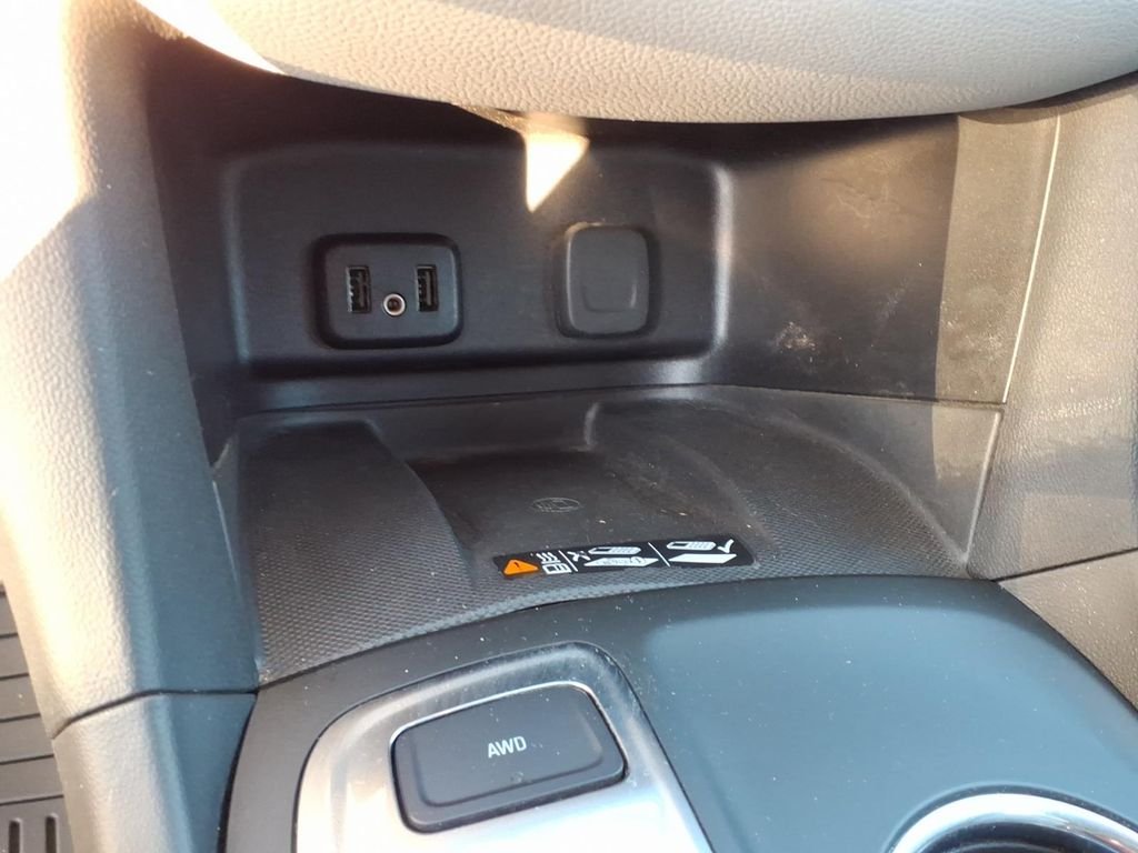 Used 2018 Silver Ice Metallic Chevrolet Premier image 8