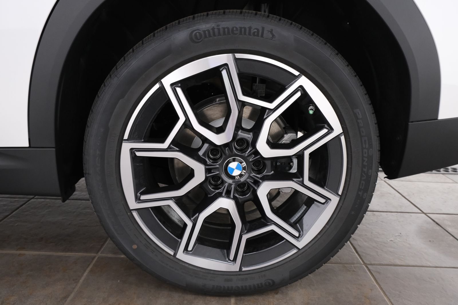 New 2026 Mineral White Metallic BMW xDrive28i image 34