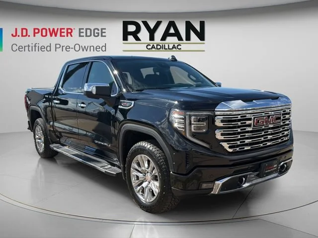 2022 GMC Sierra 4WD Crew Cab Short Box Denali's photo