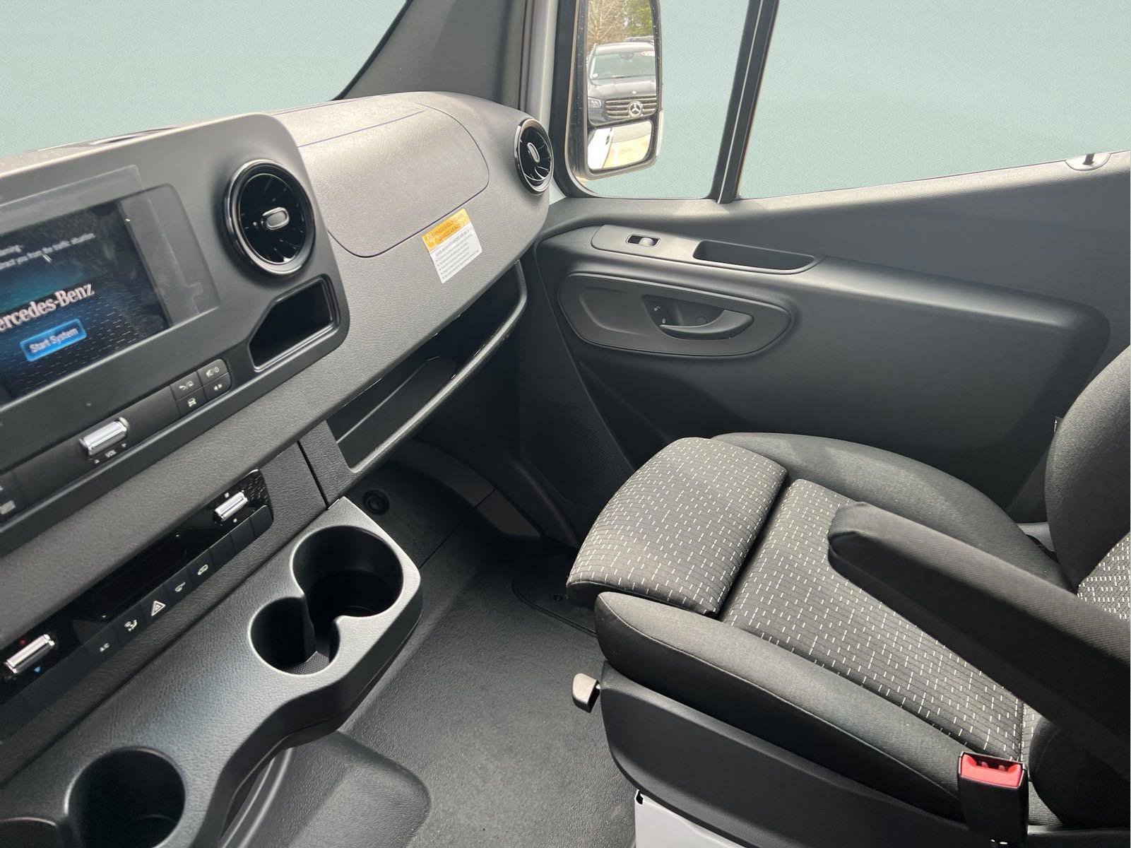 Used 2024 Arctic White Mercedes-Benz  image 33