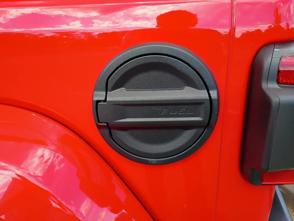 Used 2025 Firecracker Red Clearcoat Jeep Sahara image 39