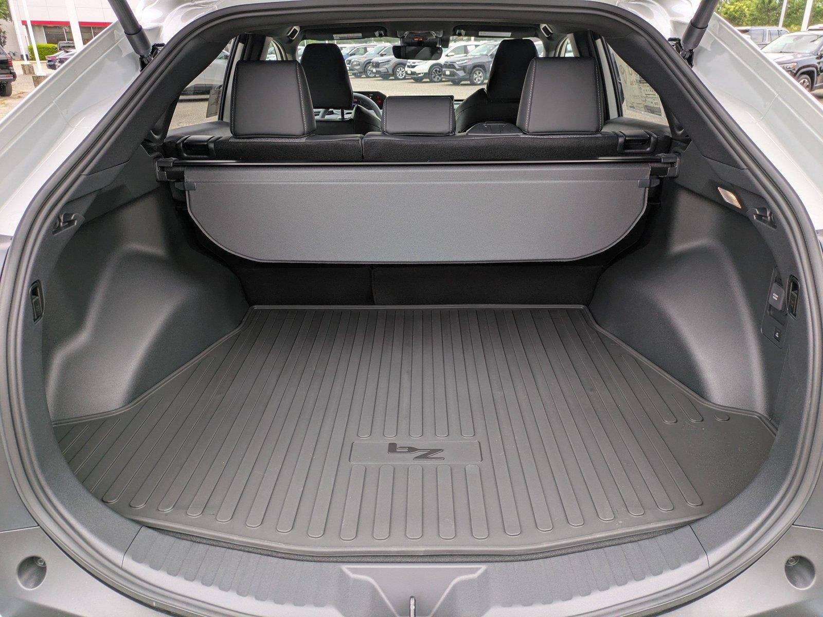 New 2026 Wind Chill Pearl Toyota XLE image 13