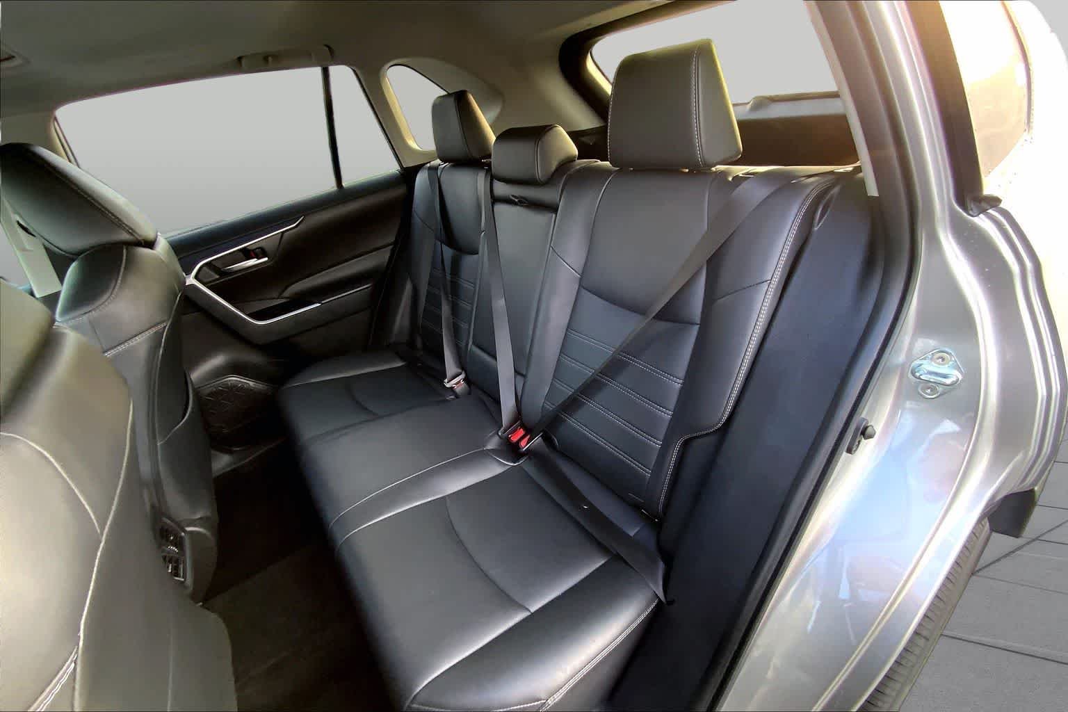 Used 2024 Silver Sky Metallic Toyota XLE Premium image 34