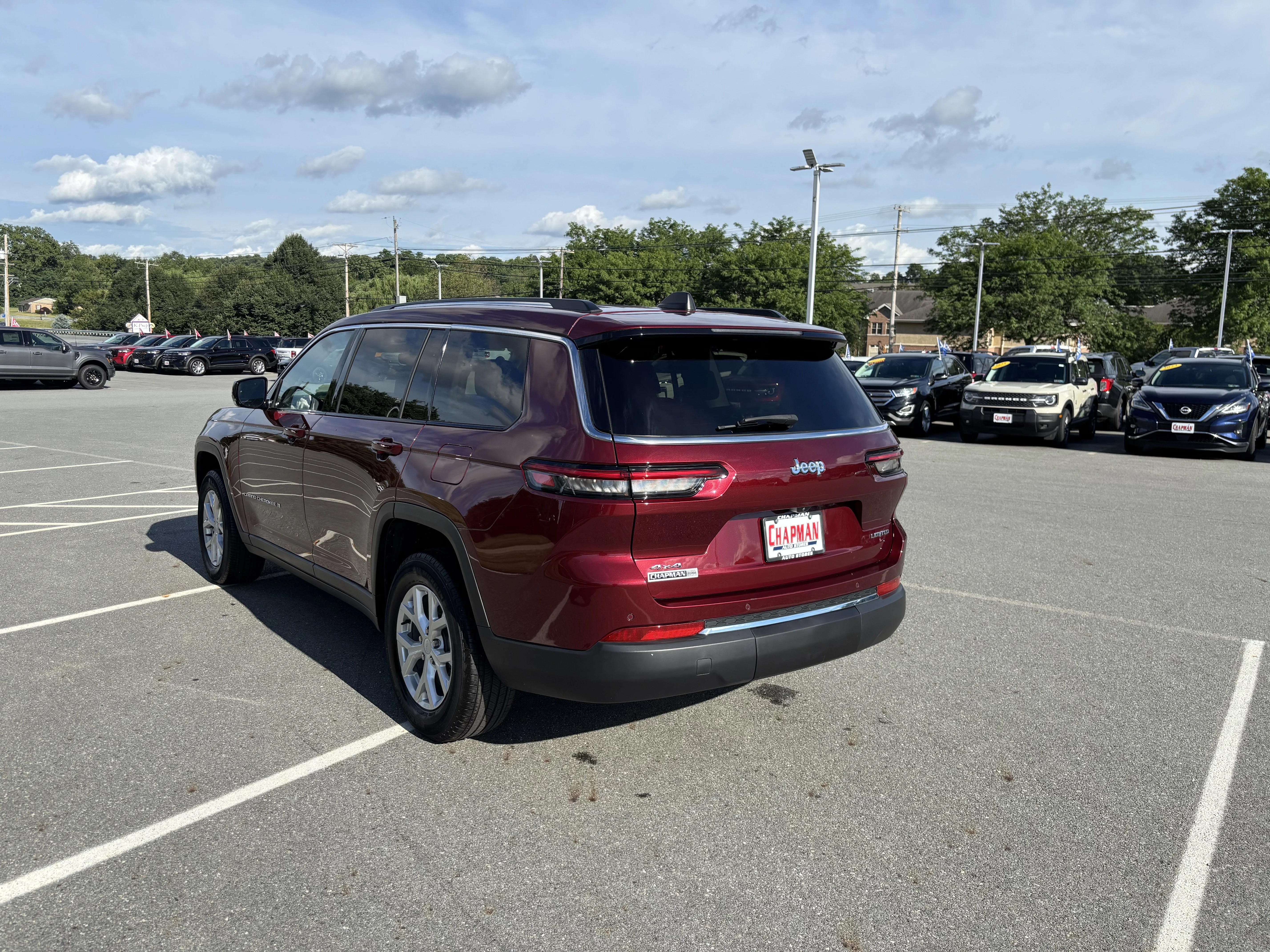 Used 2024 Velvet Red Pearlcoat Jeep Limited image 4