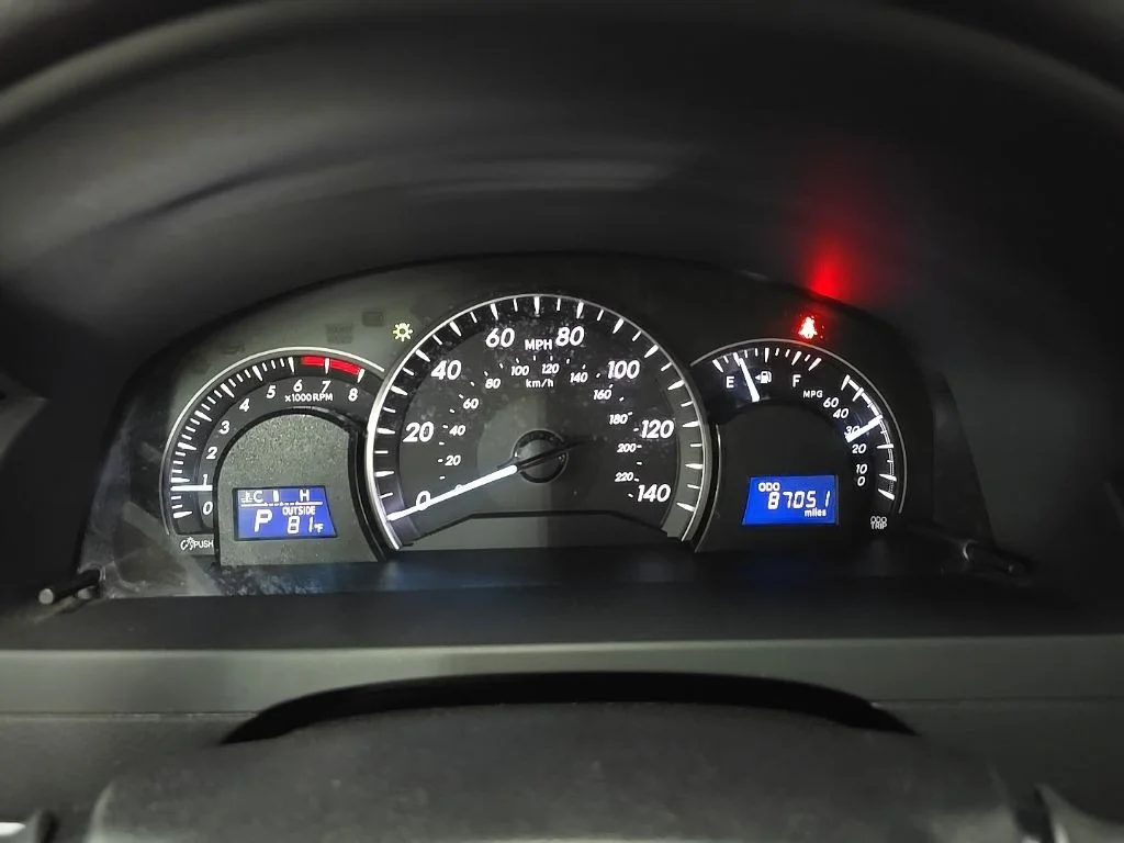 Used 2013 Red Toyota LE image 21