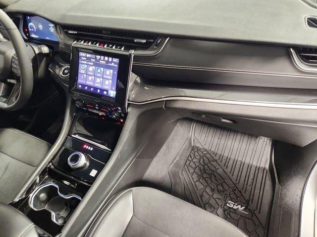 Used 2023 White Jeep Altitude image 28