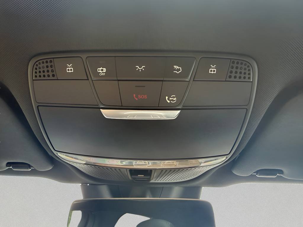 Used 2022 White Mercedes-Benz GLC 300 image 30