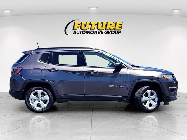 Used 2021 Gray Jeep Latitude image 3