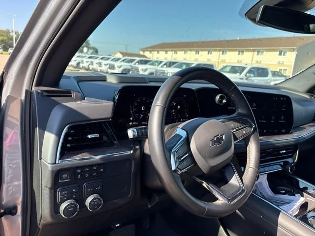 2025 Chevrolet Suburban Z71 - Photo 12