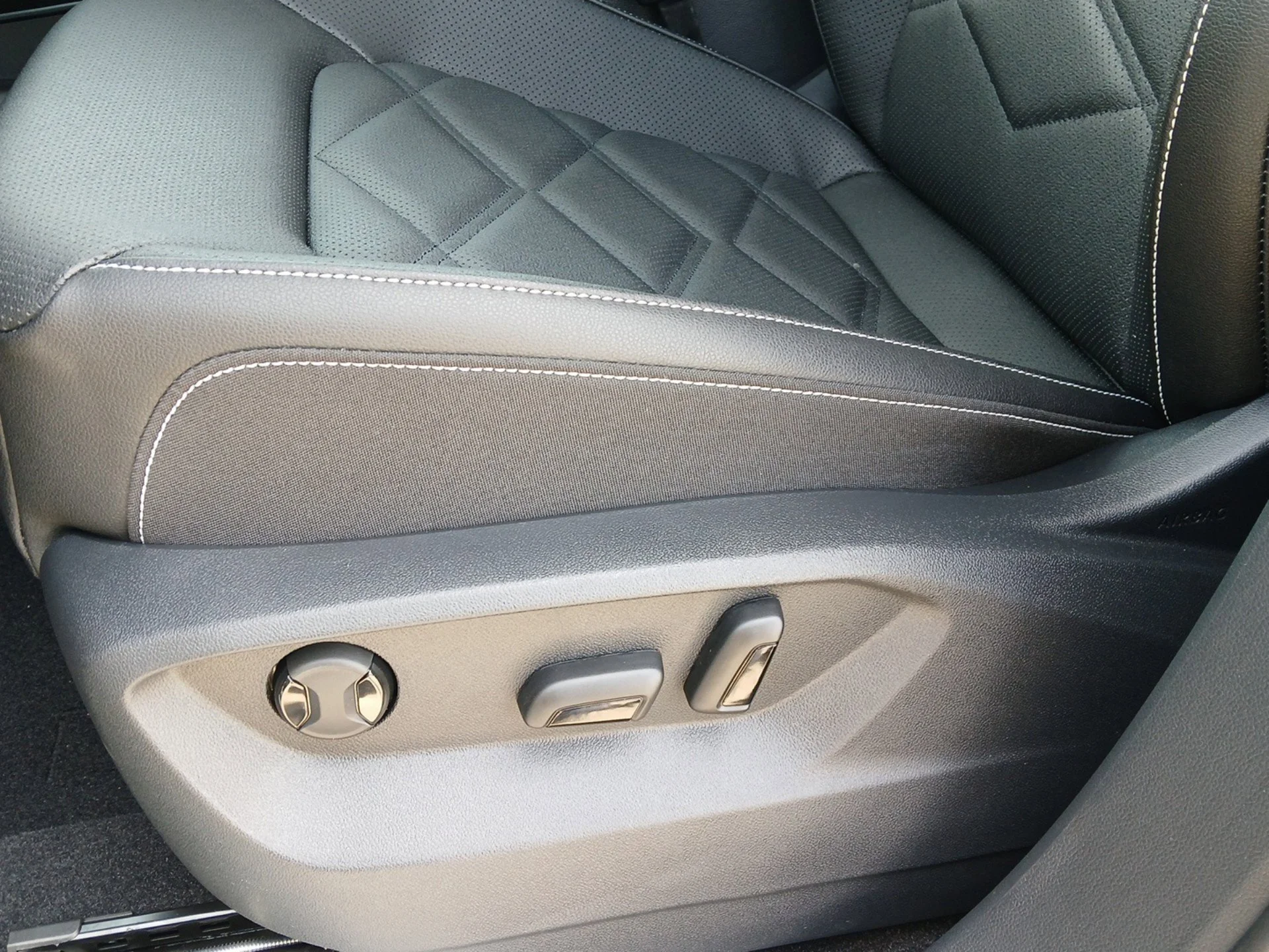 New 2026 Avocado Green Pearl Volkswagen 2.0T SE W/TECHNOLOGY image 19