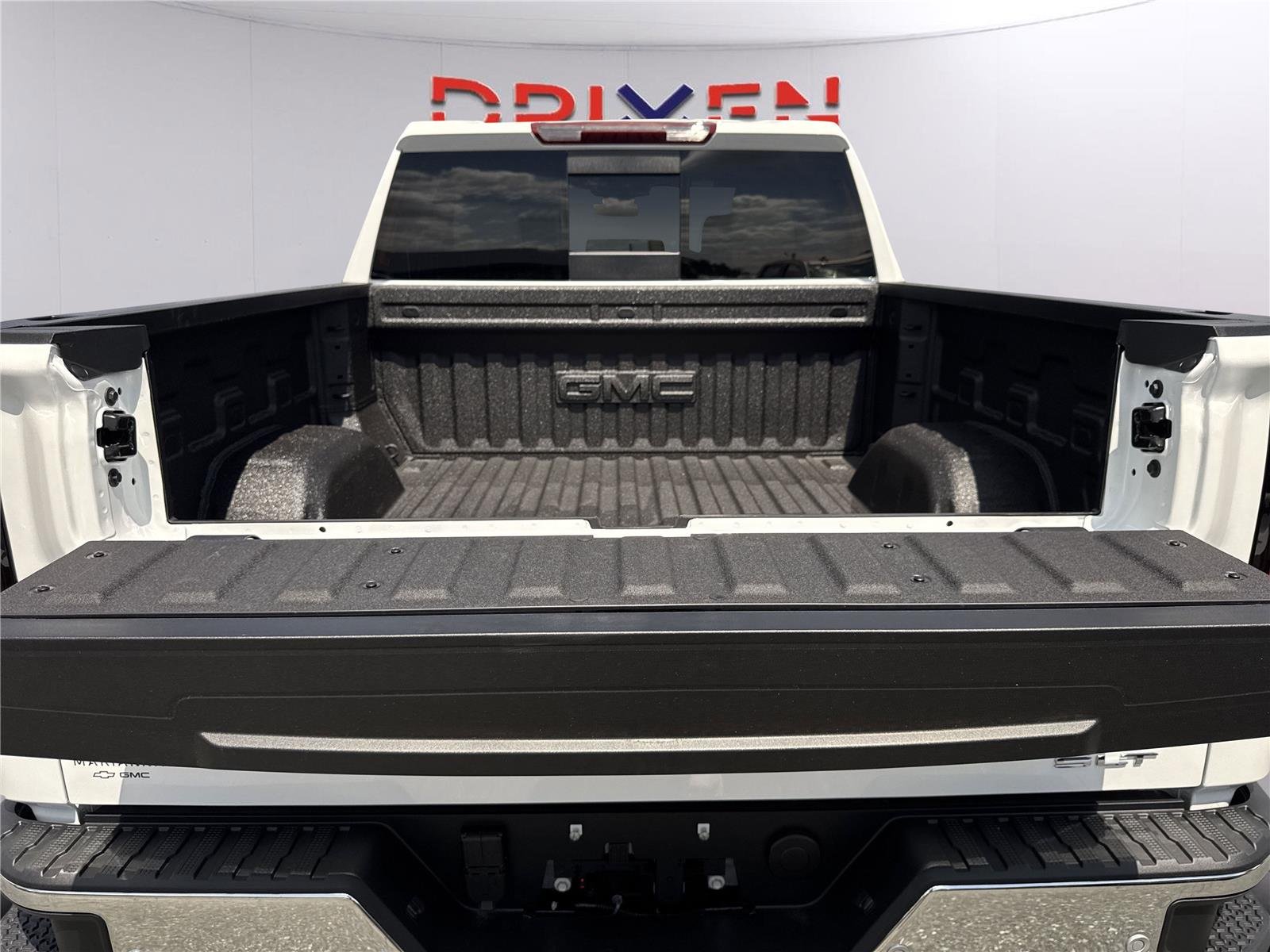 New 2026 Summit White GMC SLT image 34