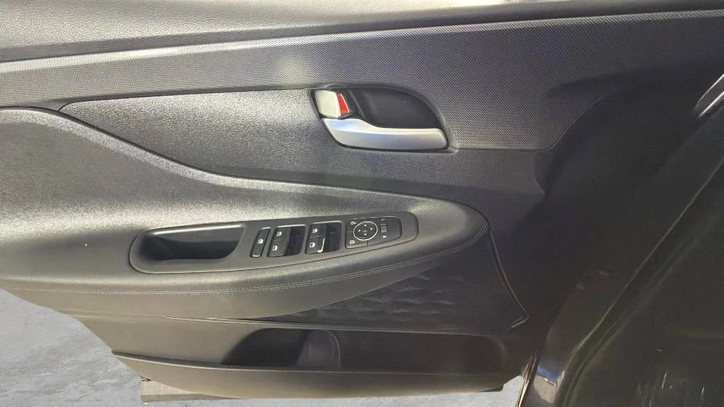 Used 2021 Gray Hyundai SE image 24
