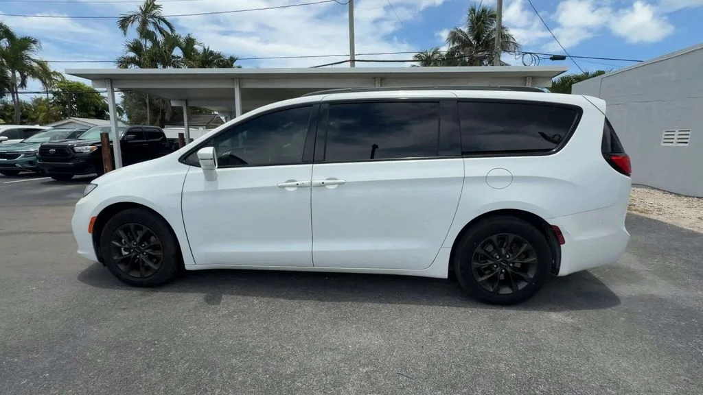 Used 2021 White Chrysler Touring L image 5