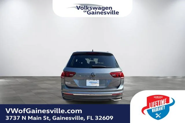 Certified Used 2024 Platinum Gray Metallic Volkswagen SE image 5
