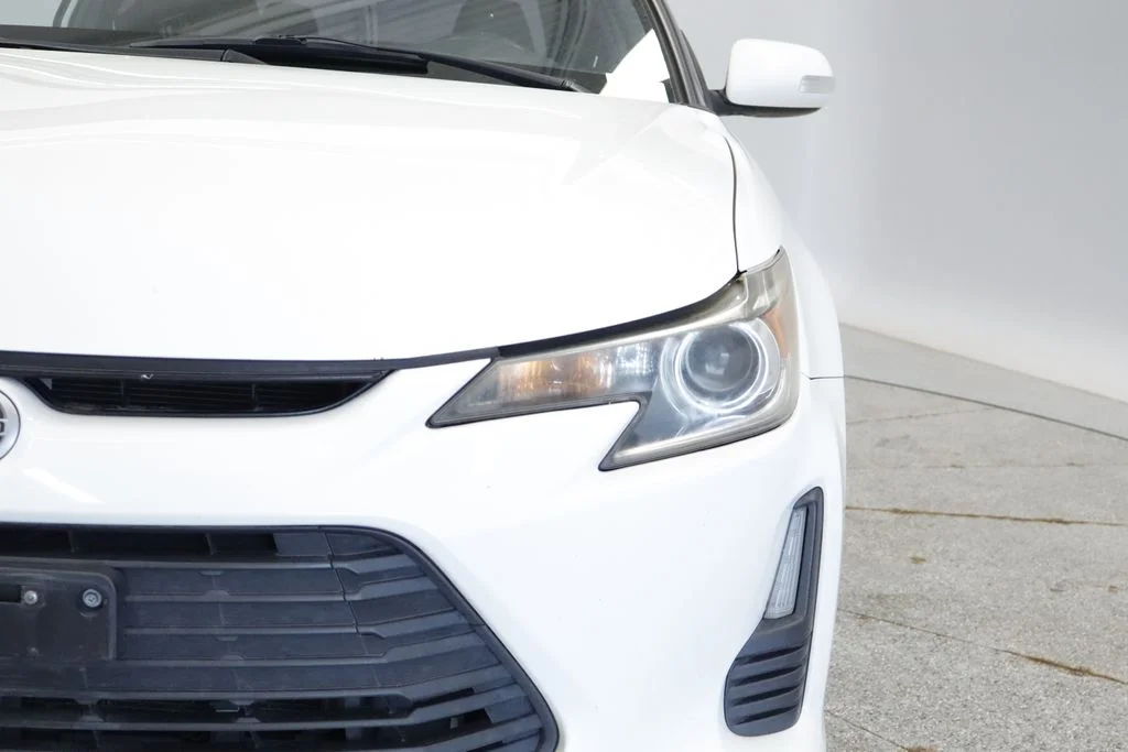 Used 2014 White Scion Base image 13