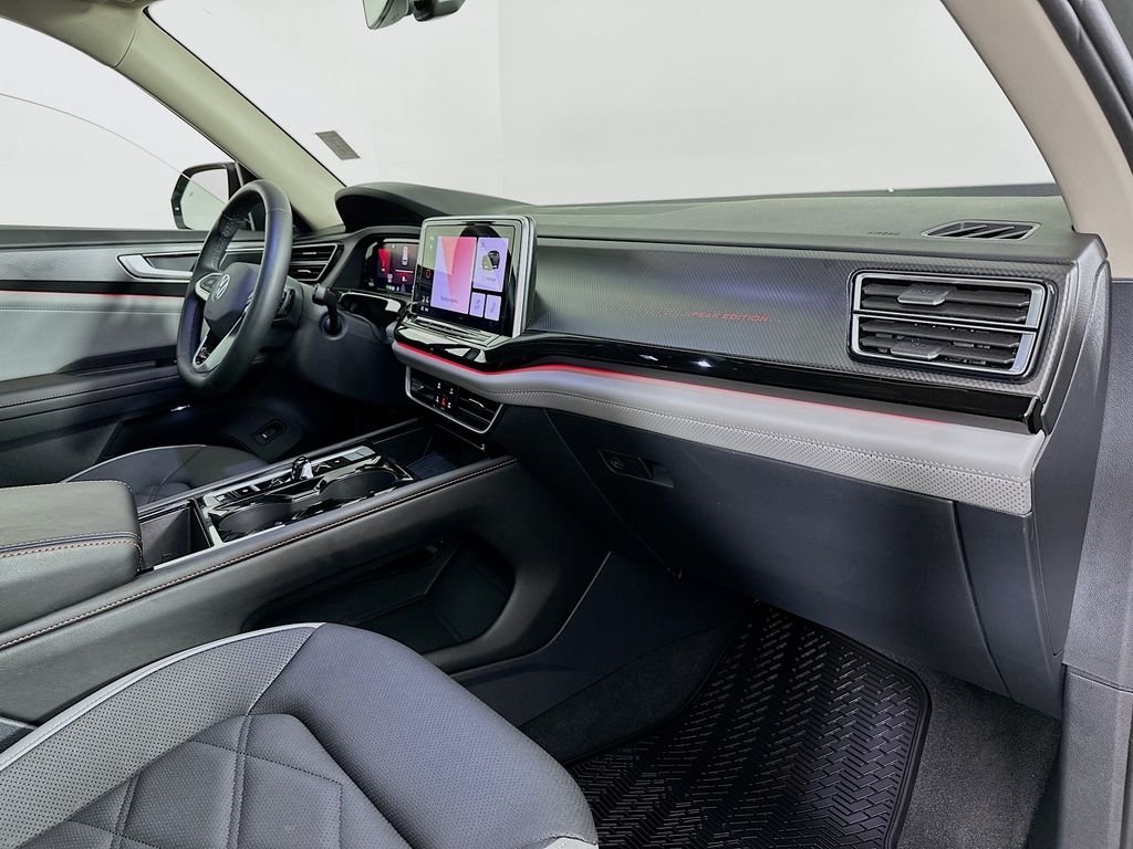 Used 2025  Volkswagen 2.0T Peak Edition image 31