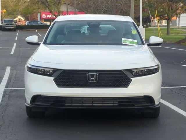 New 2026 Platinum White Pearl Honda LX image 3