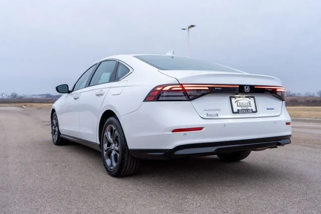 Used 2025 White Honda EX-L image 5