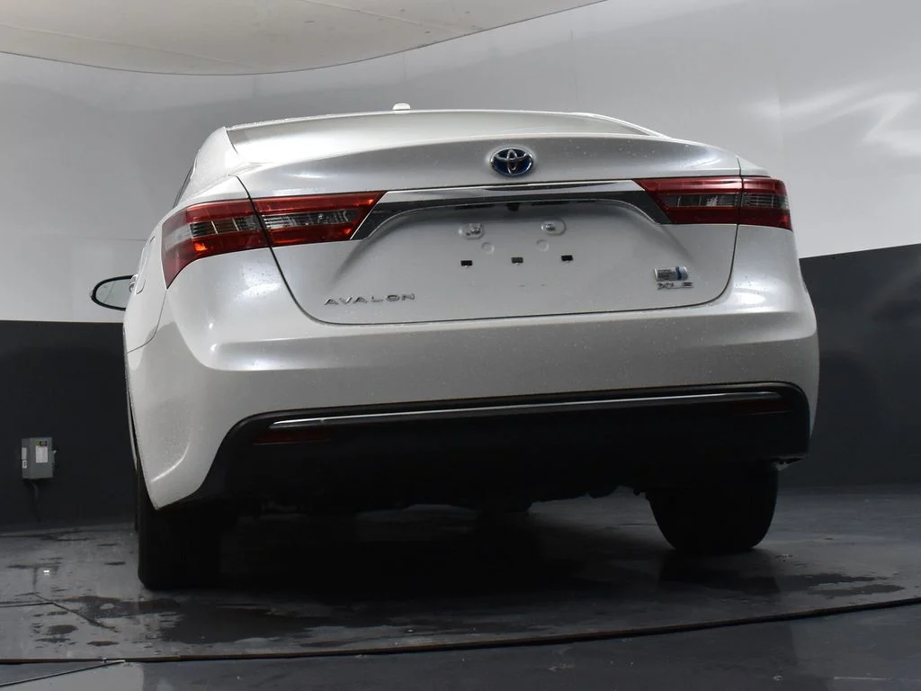 Used 2018 Blizzard Pearl Toyota XLE Premium image 10