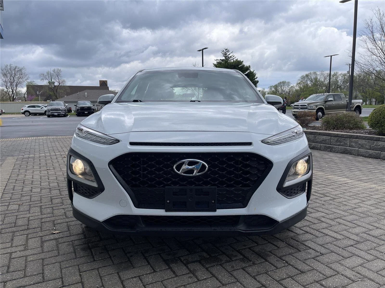 Used 2020 Chalk White Hyundai SE image 8