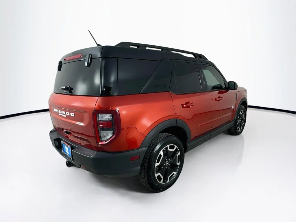Used 2022 Chili Pepper Red Ford Outer Banks image 8