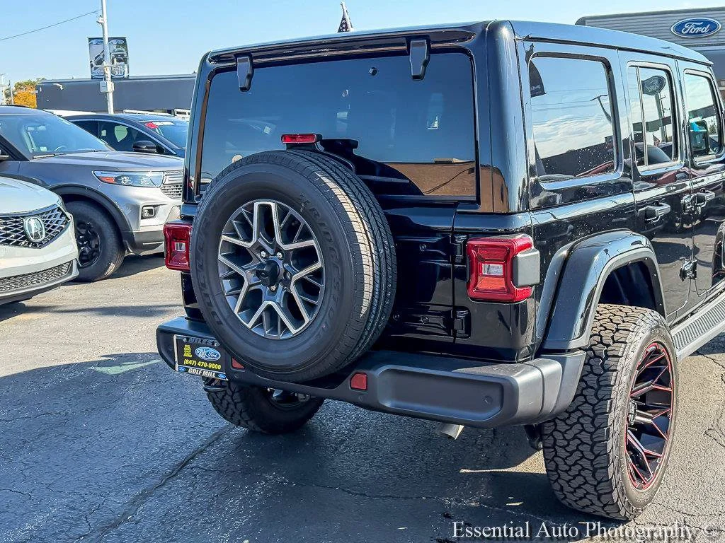Used 2025 Black Clearcoat Jeep Sahara image 7