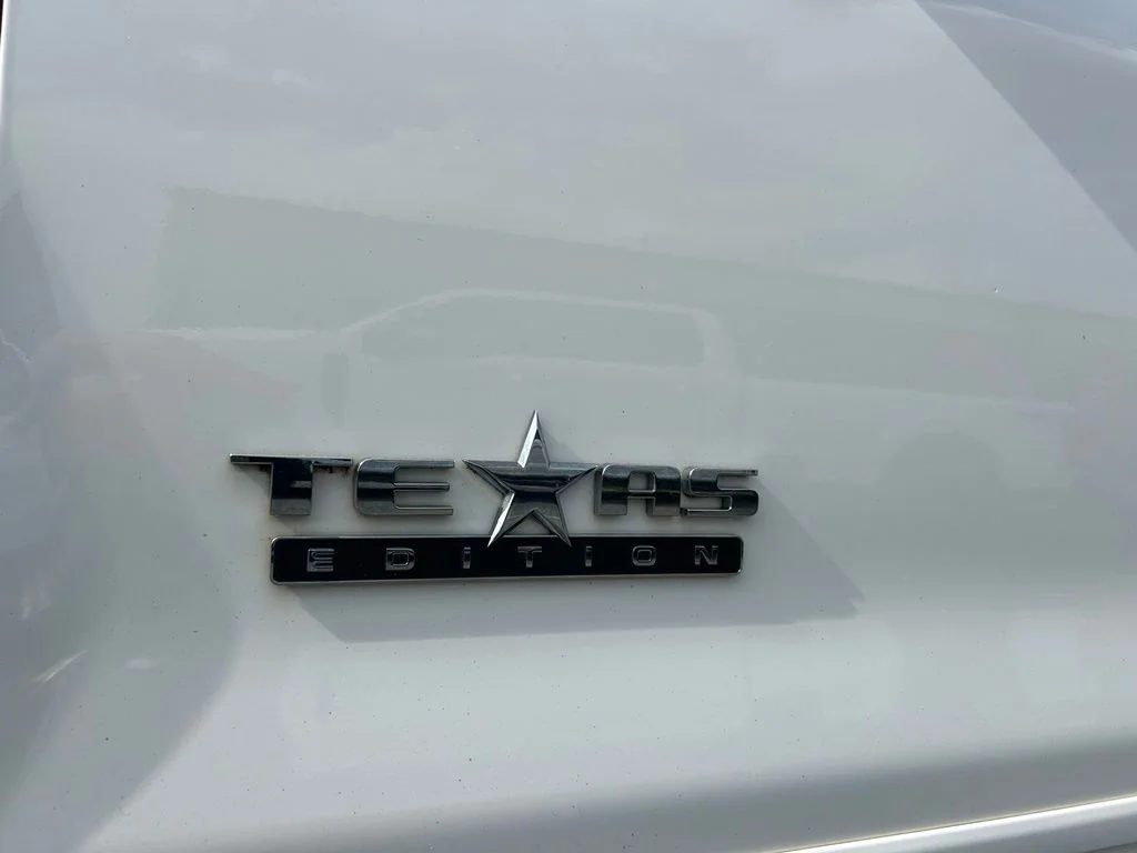 Used 2016 Summit White Chevrolet LT image 29