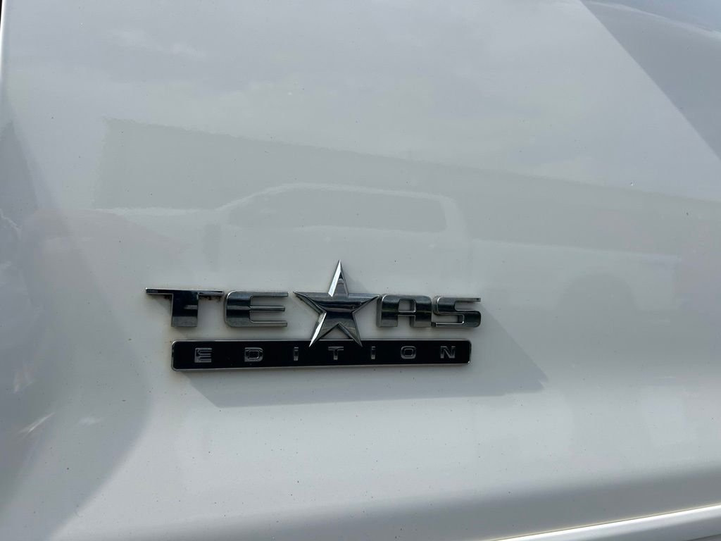 Used 2016 Summit White Chevrolet LT image 29