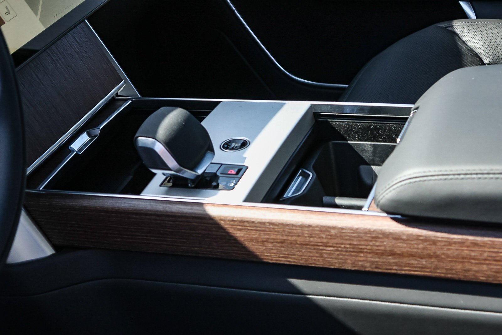 New 2026 Fuji White Land Rover SE image 23