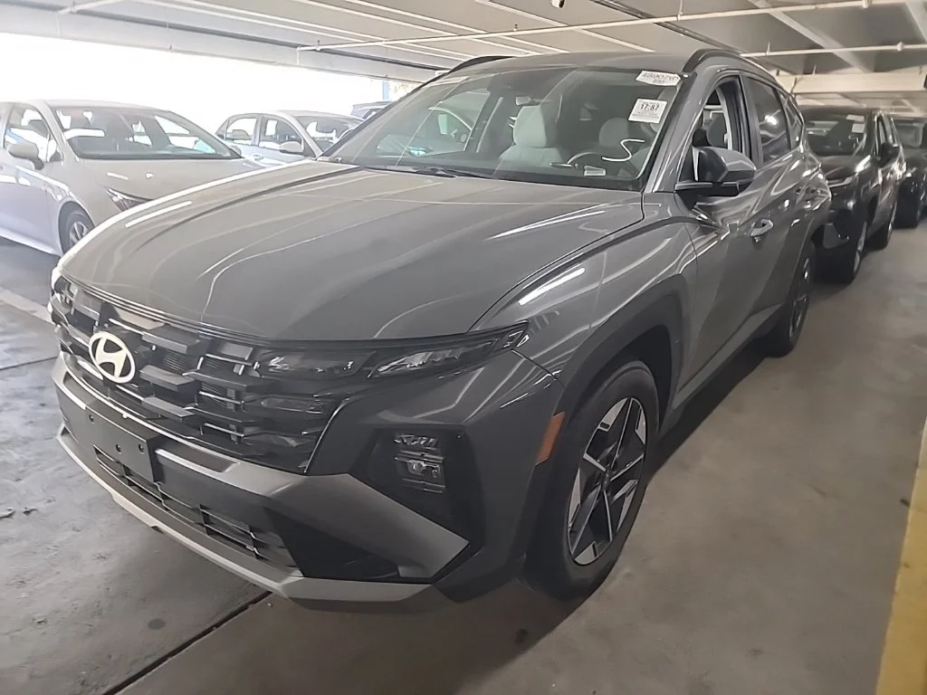 Used 2025 Gray Hyundai SEL image 4