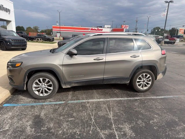 Used 2019 Beige Jeep Latitude image 3