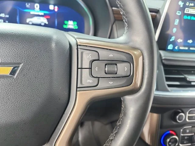 Used 2023 Iridescent Pearl Tricoat Chevrolet High Country image 26