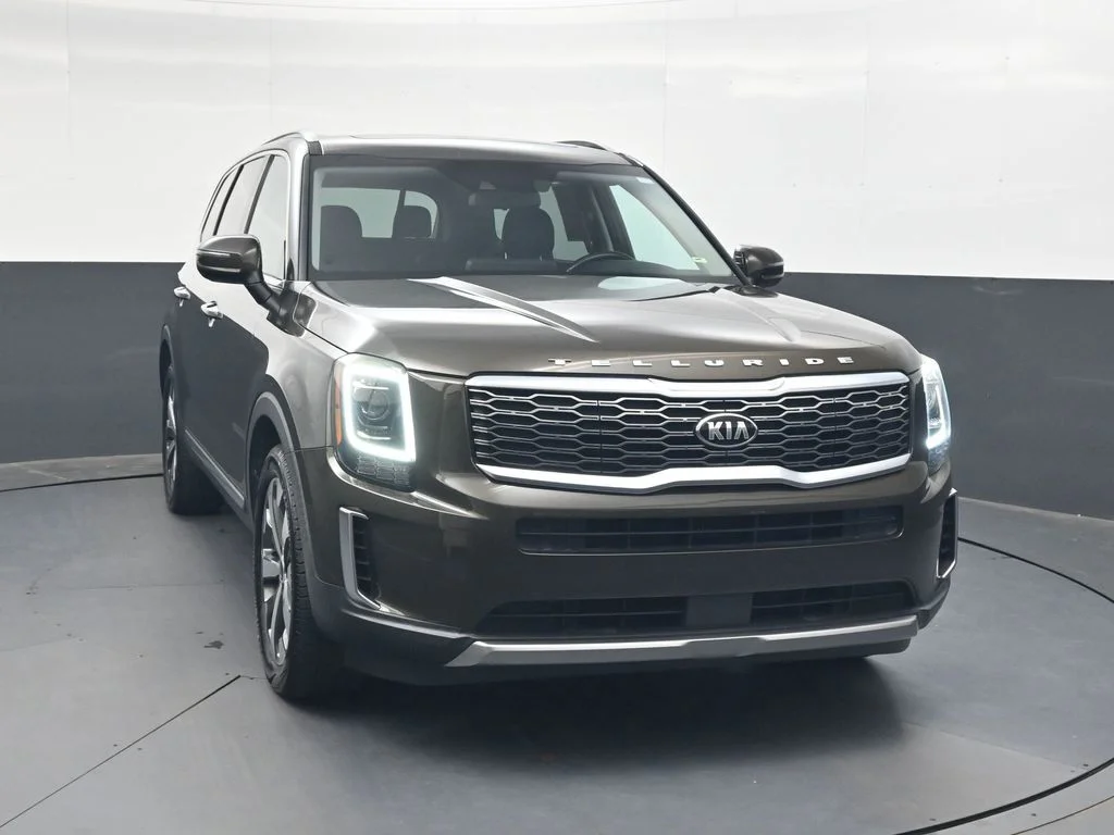 Used 2021 Green Kia S image 13