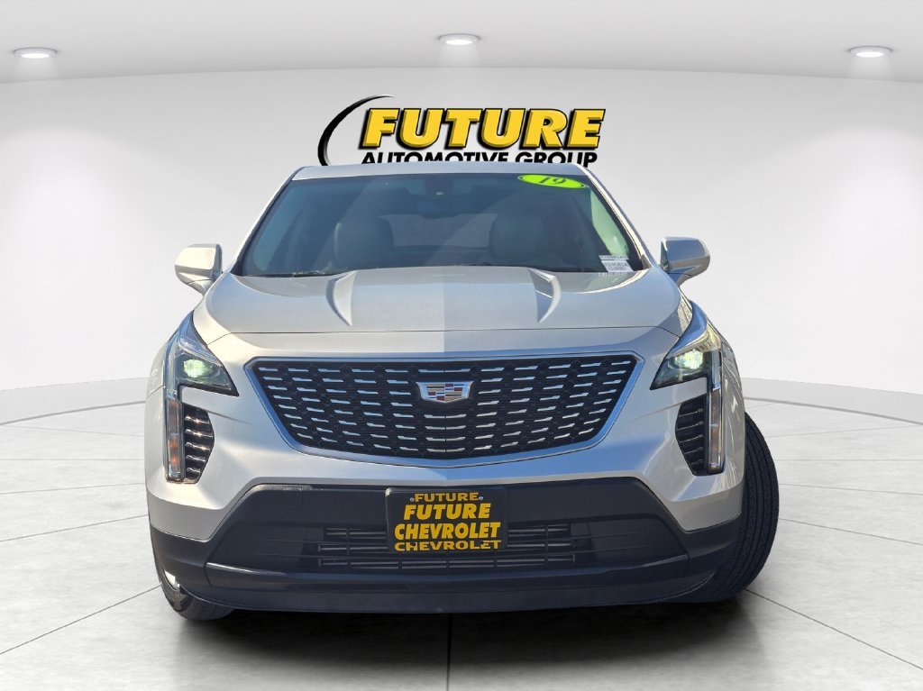 Used 2019 Silver Cadillac Luxury image 2