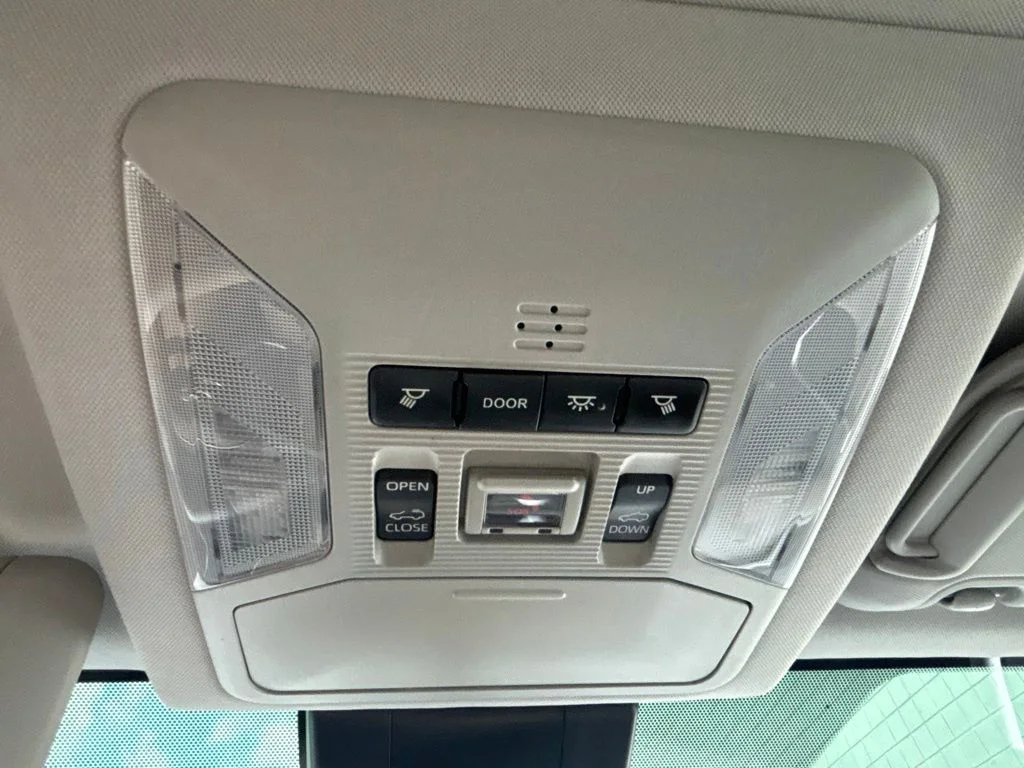 Used 2021  Toyota XLE Premium image 13
