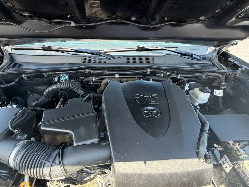Used 2018 Magnetic Gray Met Toyota SR5 image 31