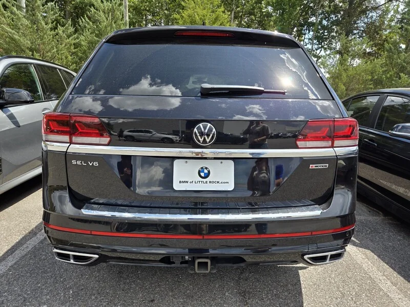 Used 2022 Deep Black Pearl Volkswagen 3.6L V6 SEL R-LINE image 4